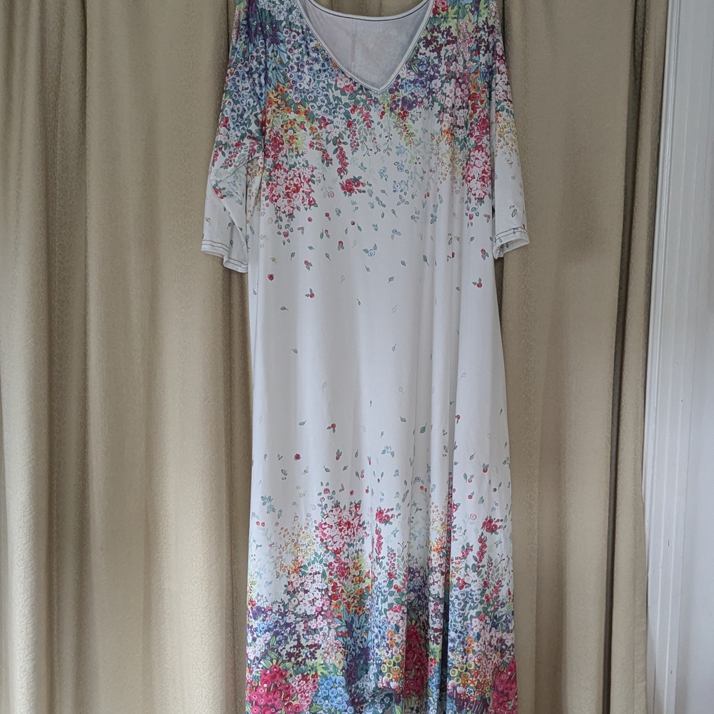 Elegant Floral Maxi Dress in White and Multicolor